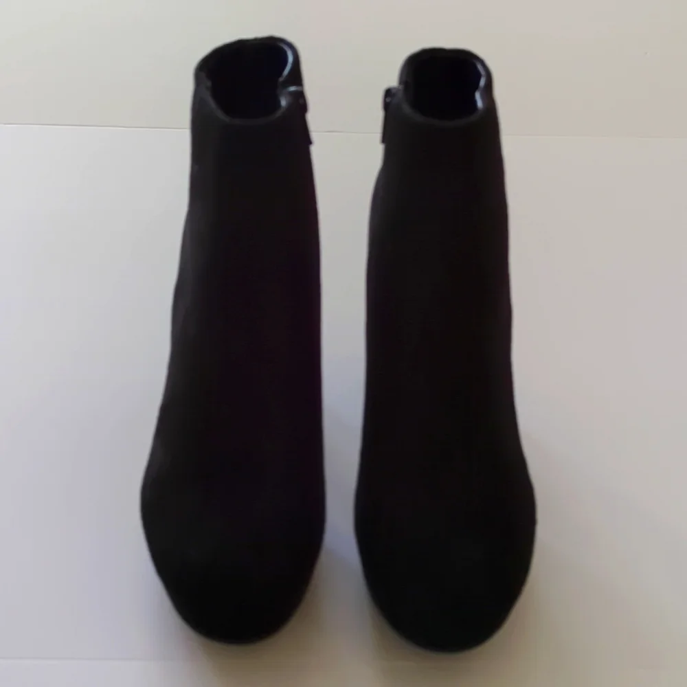Dream Pairs Stomp Black Block Heeled Zip- up side Booties